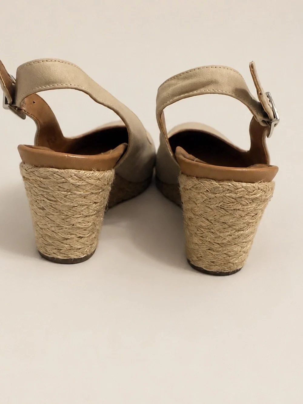Vionic support footbed features